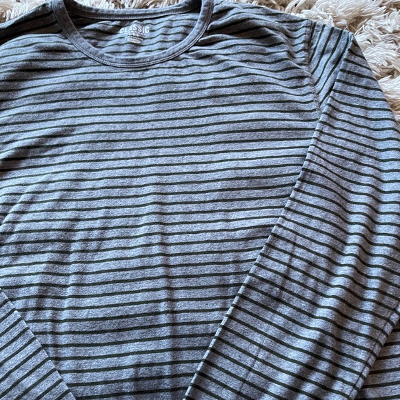 Old Navy Men's Long Sleeve Striped Shirt Size L Gray & Olive Green Striped - Picture 5 of 6